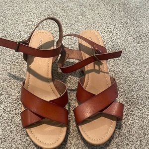 Maurice’s Size 10 wedge heel